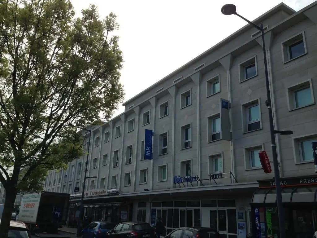 ibis budget Caen Centre Gare - Photo 1