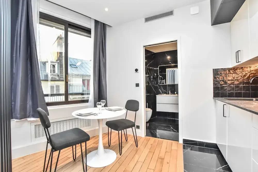 Chic Studio w/ Jacuzzi - 2P - Near Palais Garnier - Photo 4