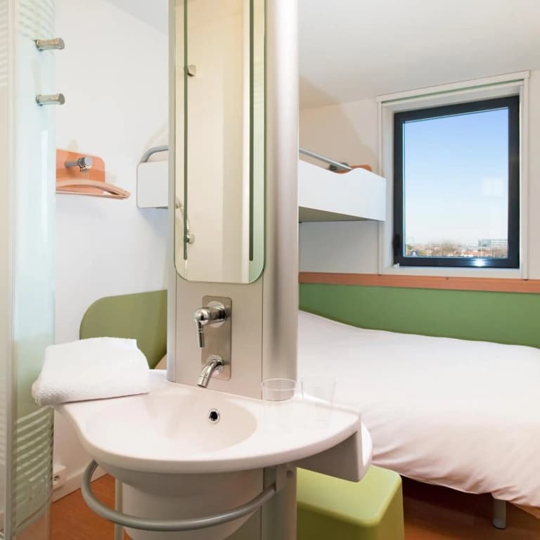 ibis budget Istres Trigance - Miniature 8
