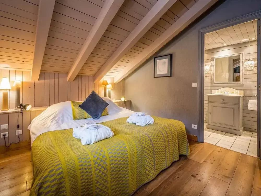Large Chalet With Barrel Sauna and Whirlpool - Photo 4