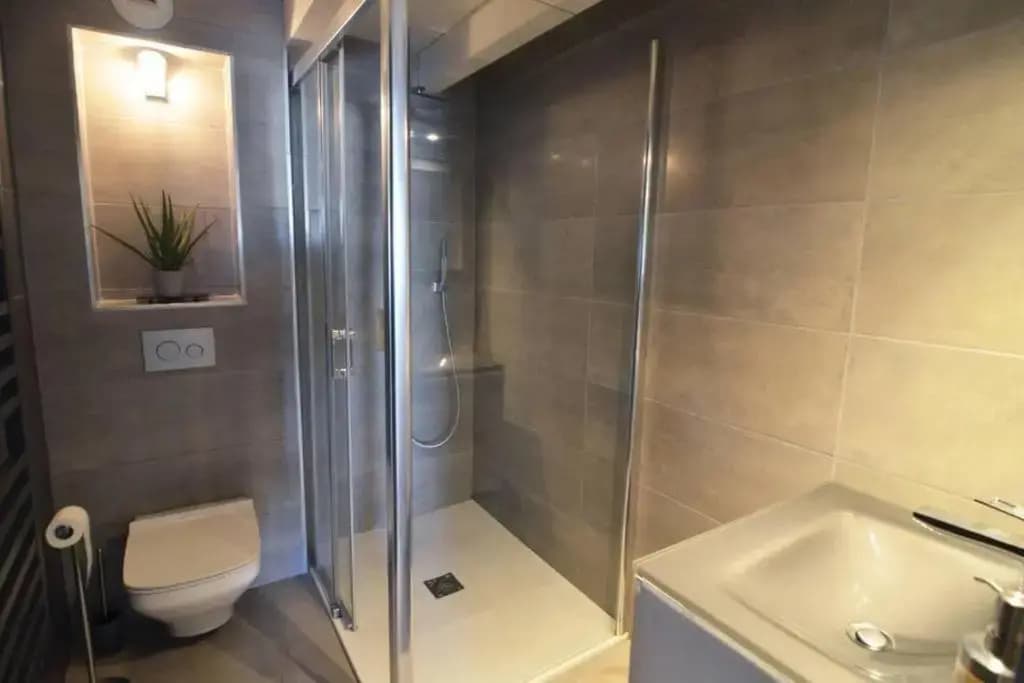 Duplex Elegant & Moderne - 3 chambres - Rooftop terrasse & Jacuzzi- Chélitz - Miniature 8