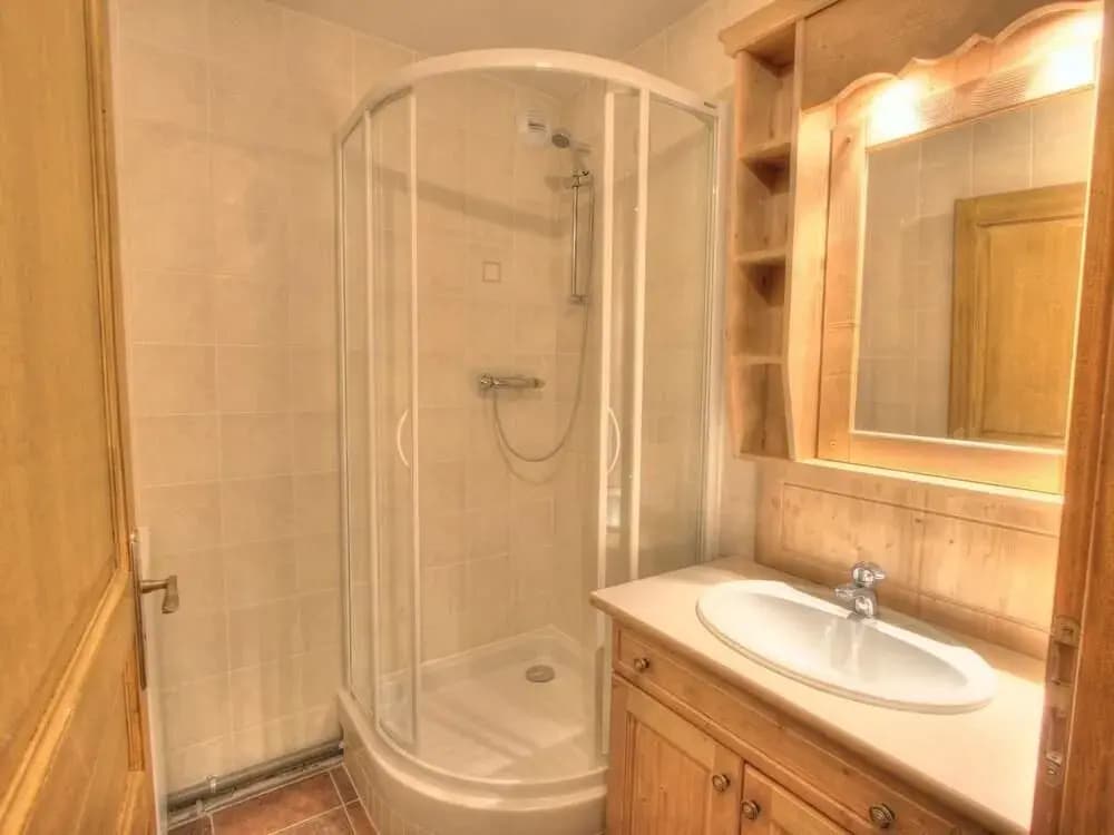 Spacious Apartment in French-italian ski Resort San Bernardo - Miniature 6