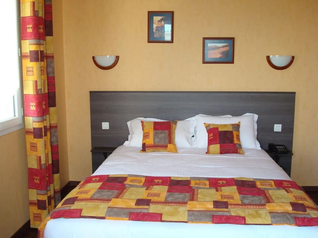 Brit Hotel Confort Azur Cholet Nord - Photo 5