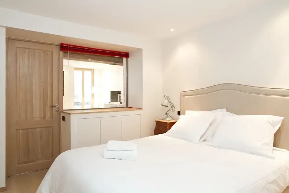 Saint Germain des Prés Private Apartment - Miniature 6
