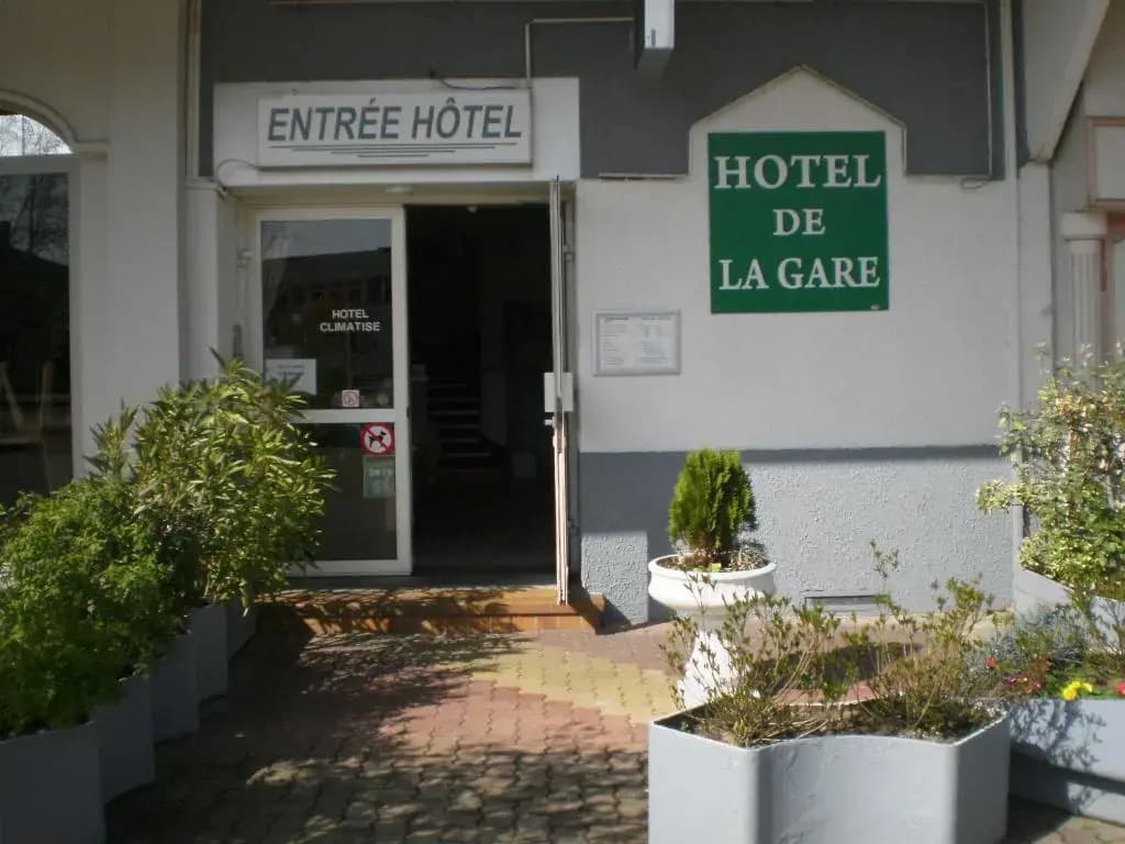 Hotel De La Gare - Photo 1