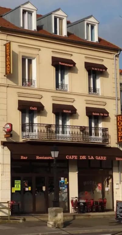 HDG Appart's Hotel Gare de L'Isle Adam - Photo 1