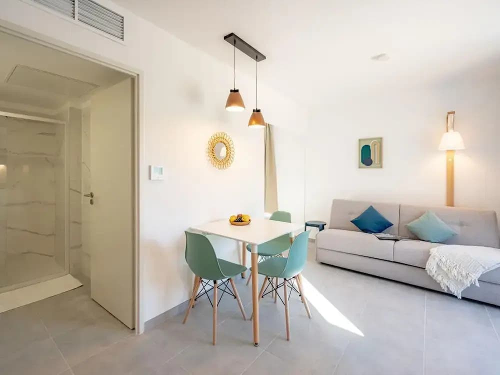 Nice Apartment With Shared Pool - Photo 3