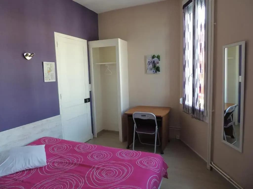 Hotel Le Colbert - Photo 1