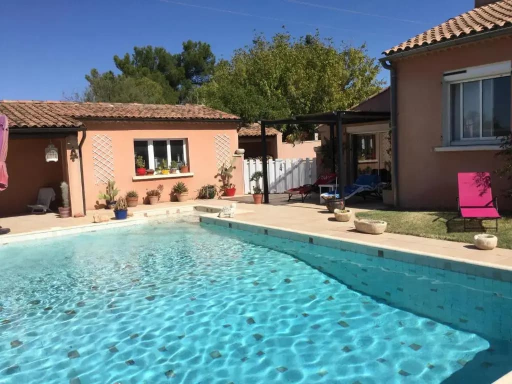 Agréable Maison de Vacances avec Piscine Privée, située à Robion au cœur du Luberon, avec une jolie vue, 8 personnes, LS2-...