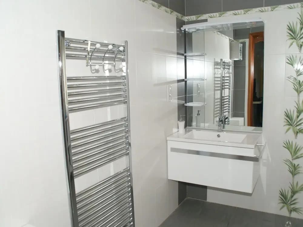 Modern Holiday Home with jacuzzi in Brousse-le-Chateau - Miniature 7