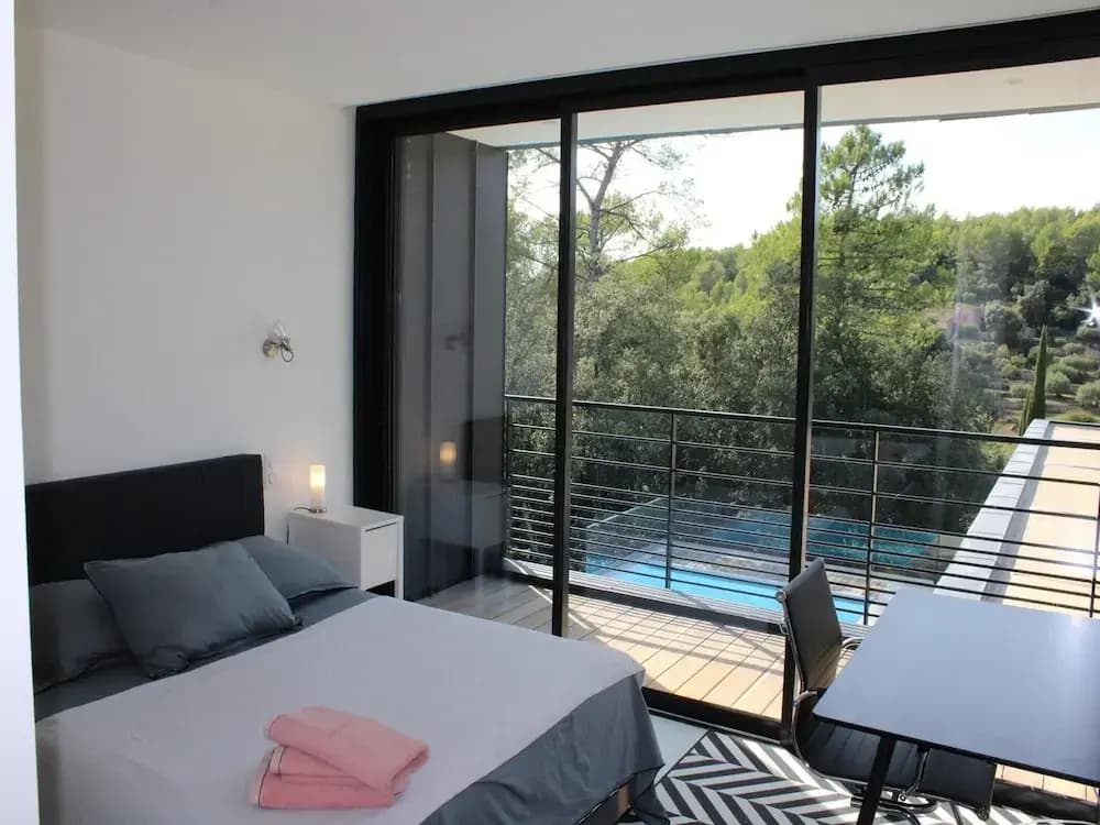 Cosy Holiday Home With Garden in Lorgues - Miniature 6