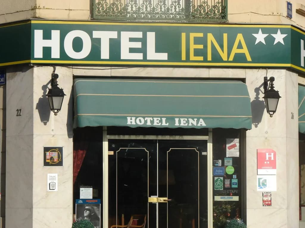 Hôtel IENA - Photo 1