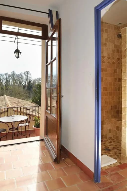 Hotel Charembeau - Photo 2