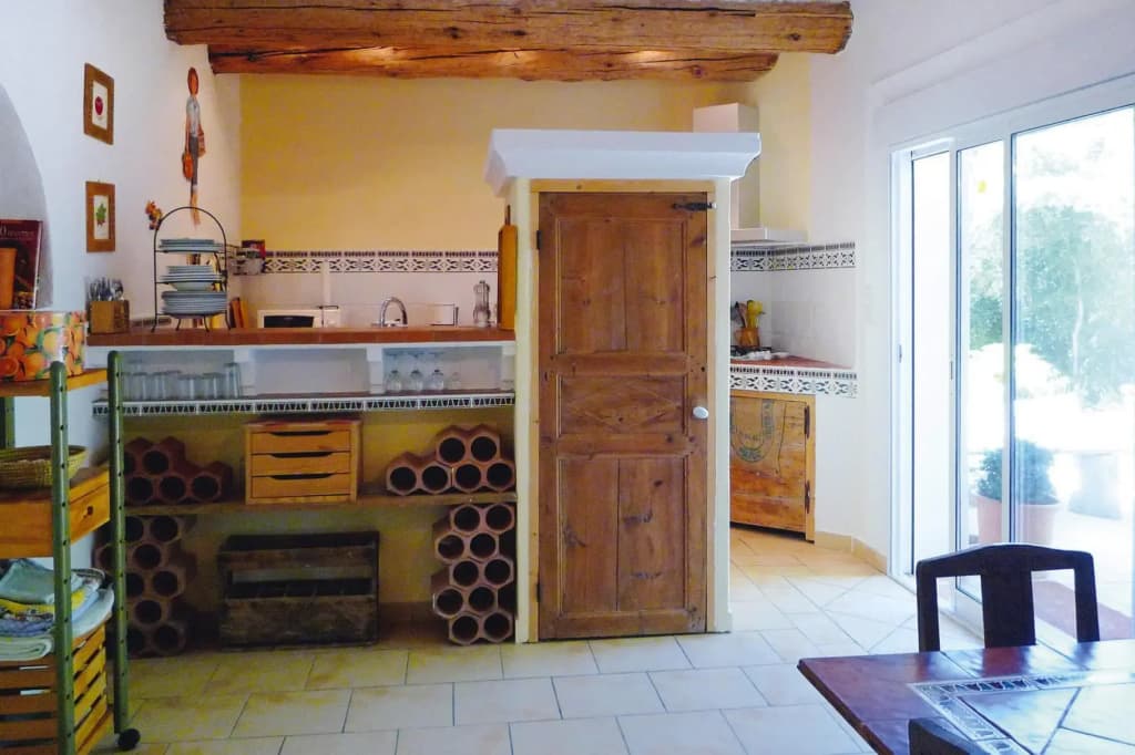 Cozy Noves Home With Pool Access - Photo 3