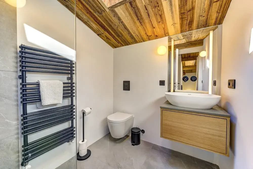 Chalet Fortuna a Jewel in Central Chamonix - Miniature 7