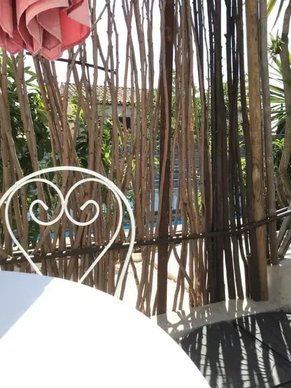 2 pièces rez-de-jardin dans maison avec piscine - Photo 2