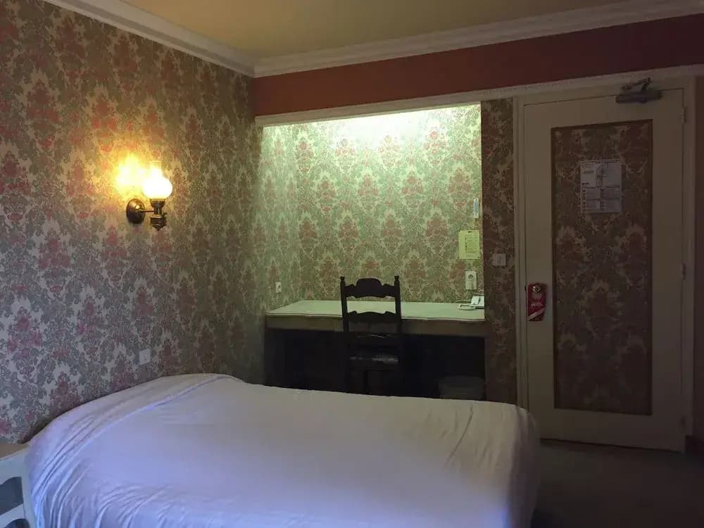 Hôtel Central - Photo 4