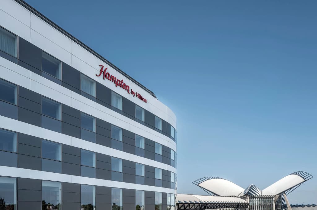 Hampton by Hilton Lyon Airport - Photo 1