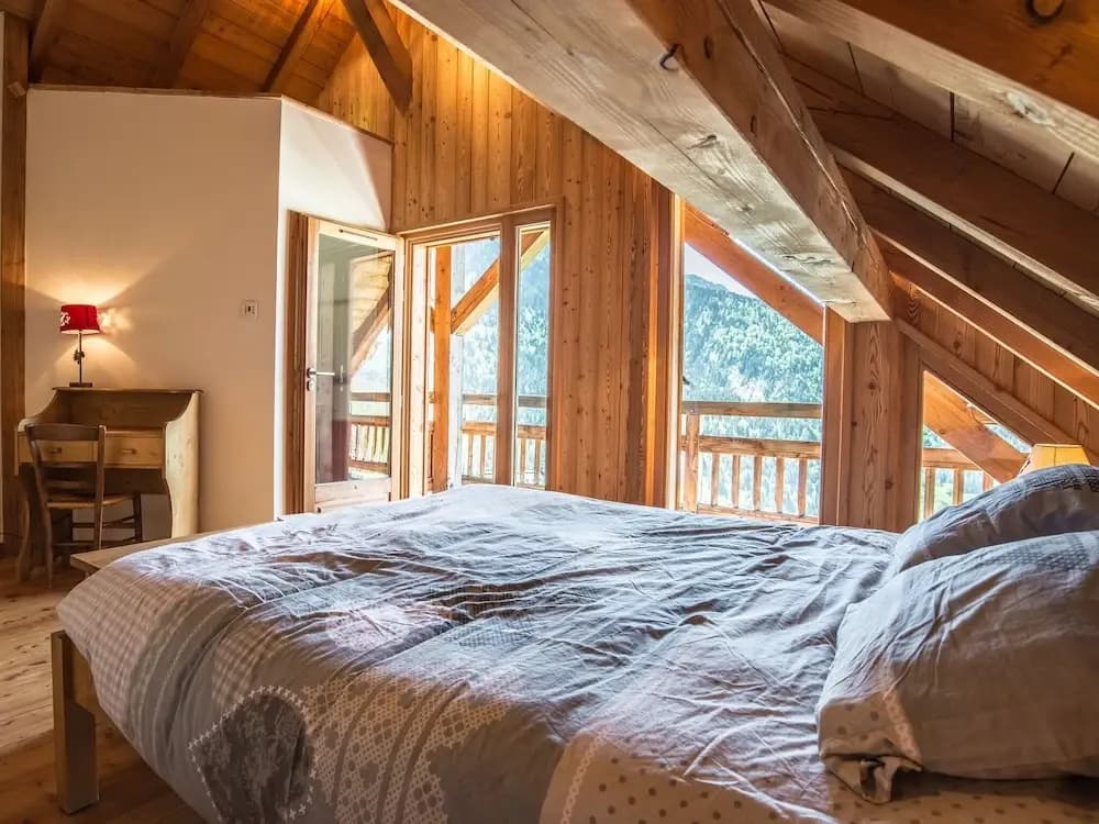 Luxurious Chalet in Vaujany French Alps with Balcony - Photo 3