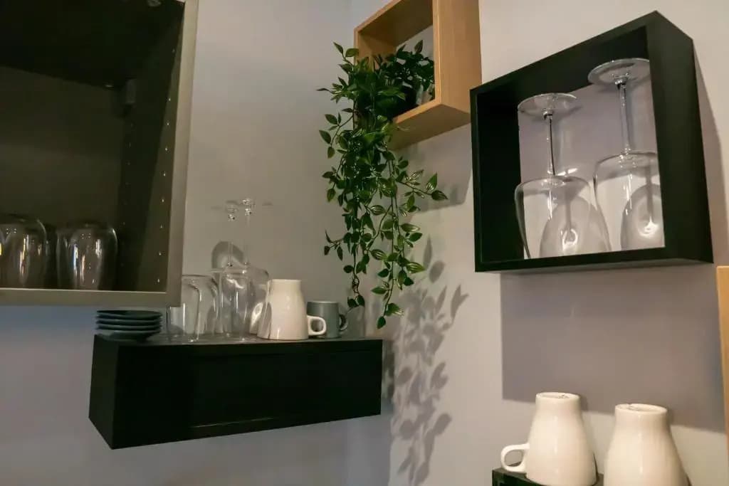 coeur de ville t2, terrasse, clim tt équipe, parking - Miniature 7