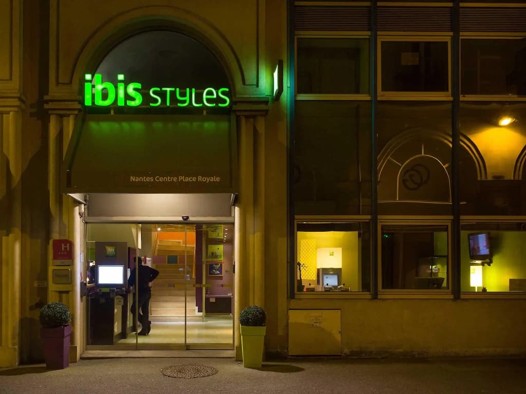 ibis Styles Nantes Centre Place Royale - Photo 1