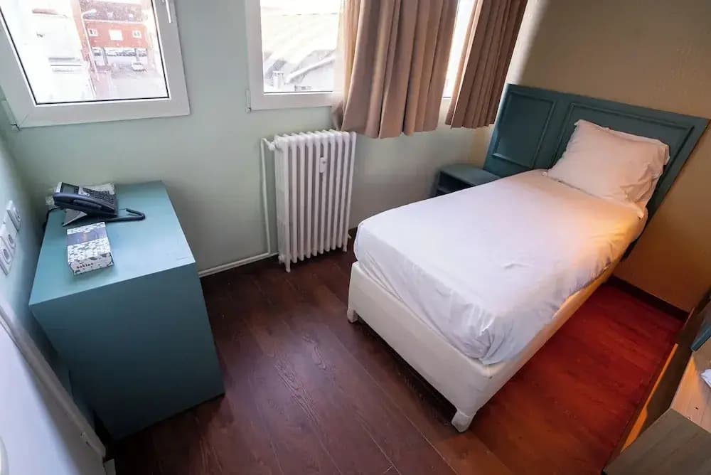 Breeze Hotel - Photo 4