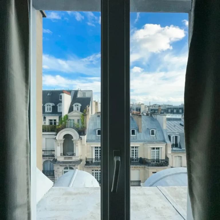 Copernic Line Elegant 3BR Apartment in Paris - Miniature 7