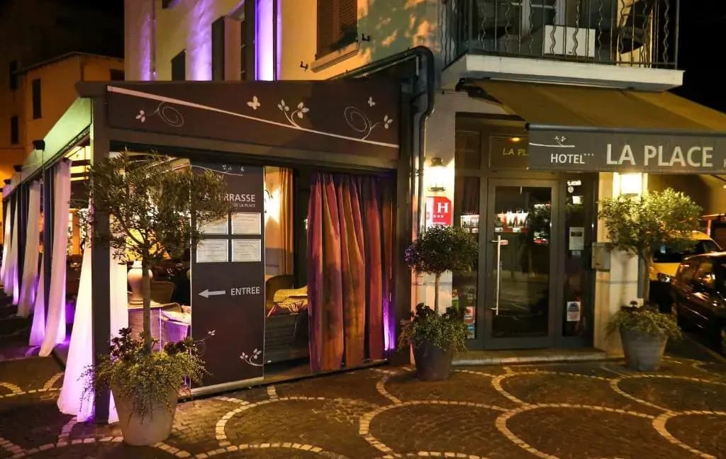 La Place - Photo 1