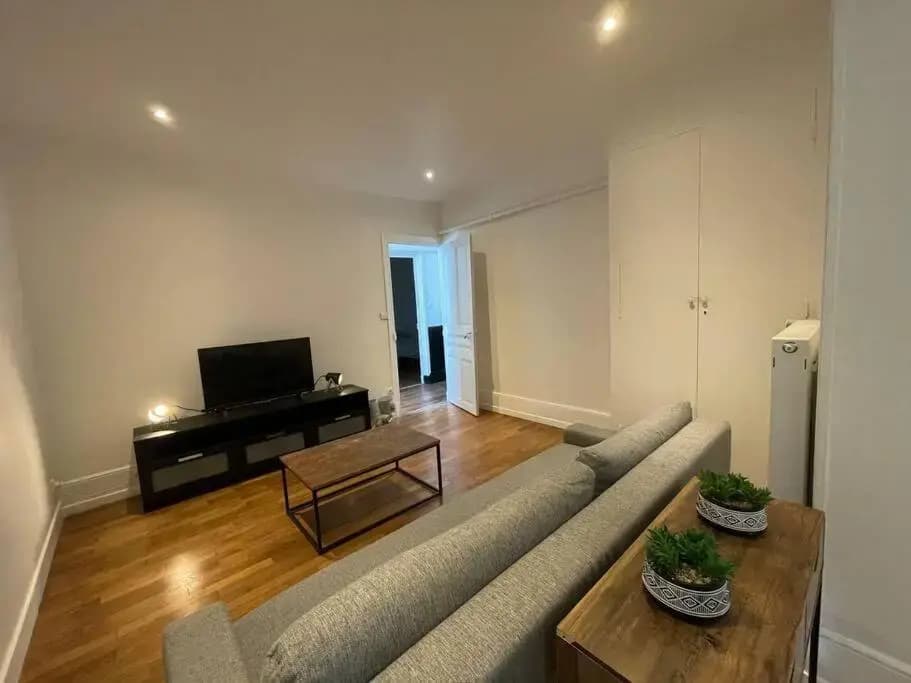 Superbe appartement rénové avec parking gratuit - Photo 3