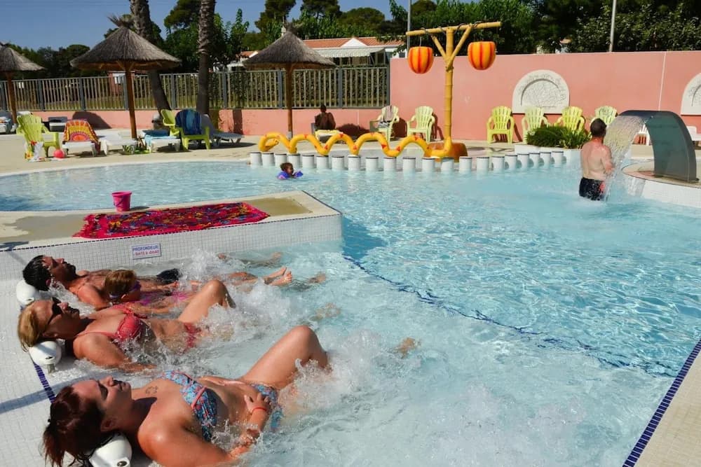 Bessan Mobile Home With Pool Fun - Miniature 6