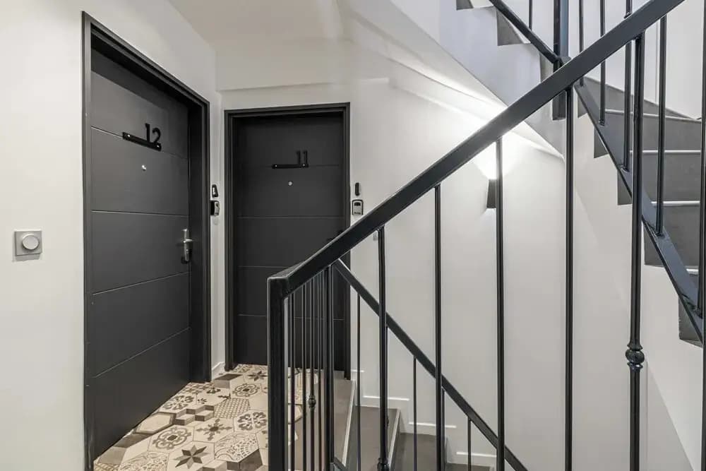 Magnificent Renovated 2 Bedroom Apartment, Terrace - Miniature 7