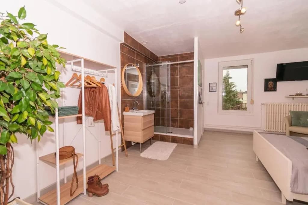 Private & Comfortable Apartments - Photo 2
