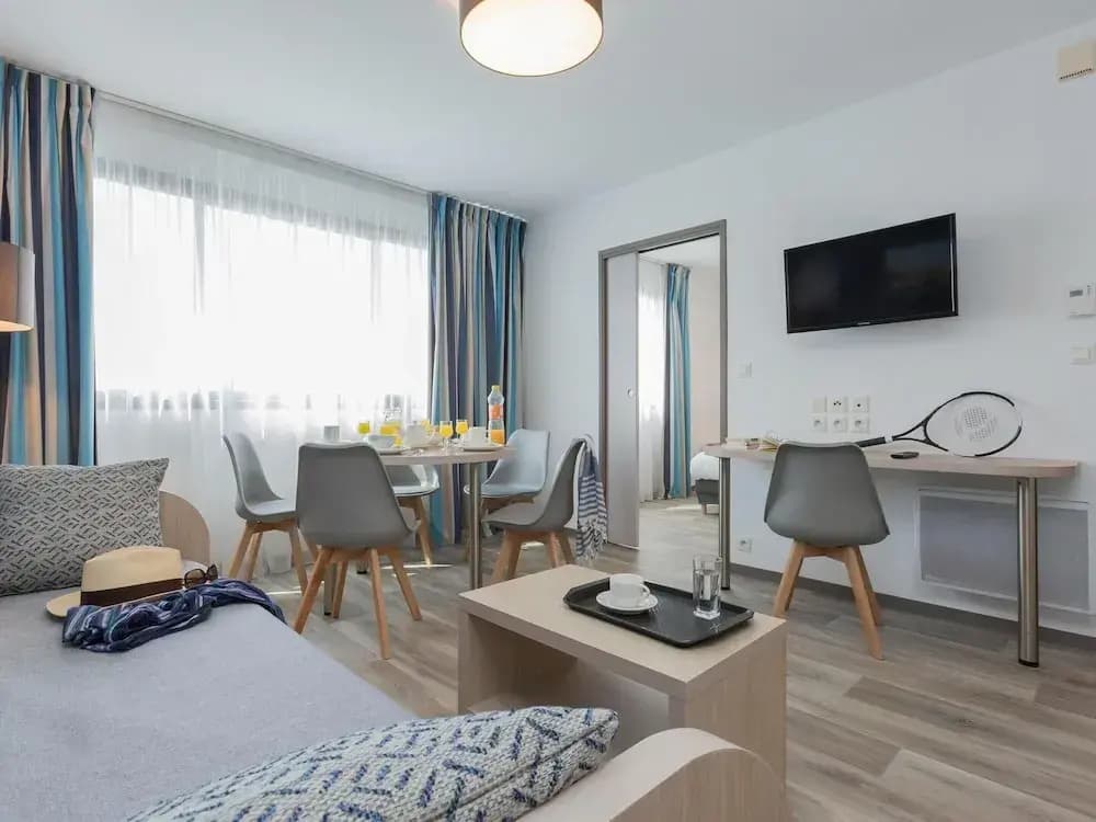 Apartment in La Rochelle Near the Beach - Miniature 6