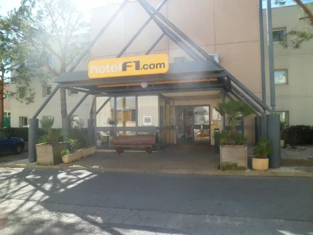 hotelF1 Nice Villeneuve-Loubet - Photo 1