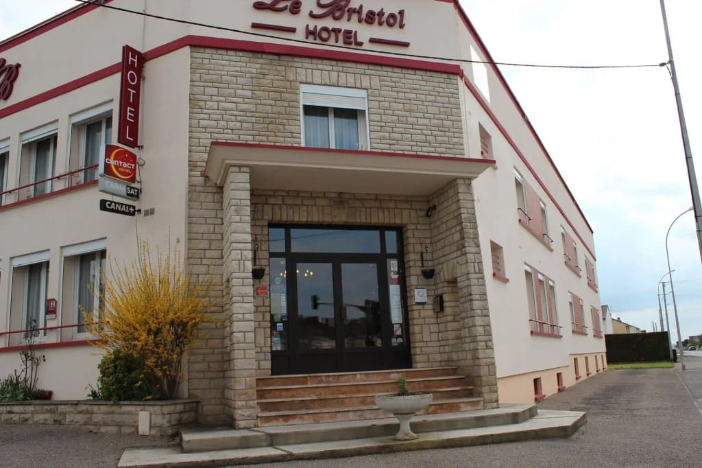 Hôtel Bristol - Photo 1