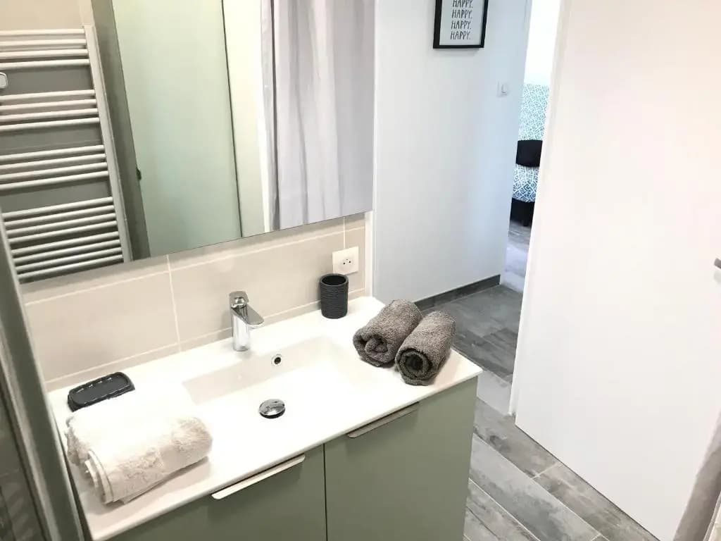 Appartement 3 pieces, refait a neuf, haut standing, piscine, mer a pieds - Miniature 7