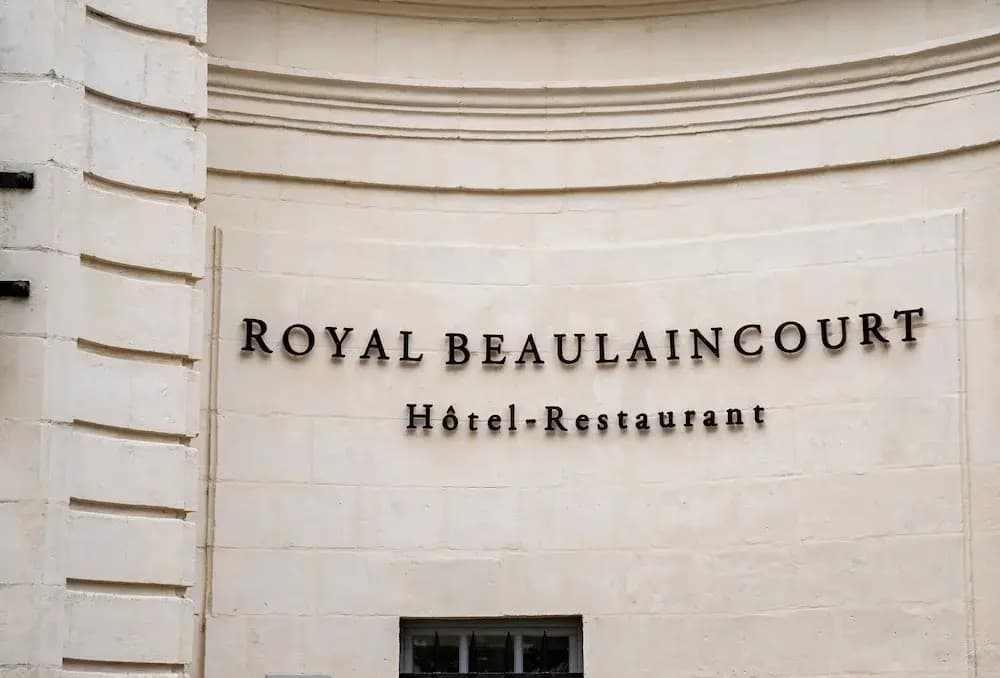 Hotel Royal Beaulaincourt - Photo 1