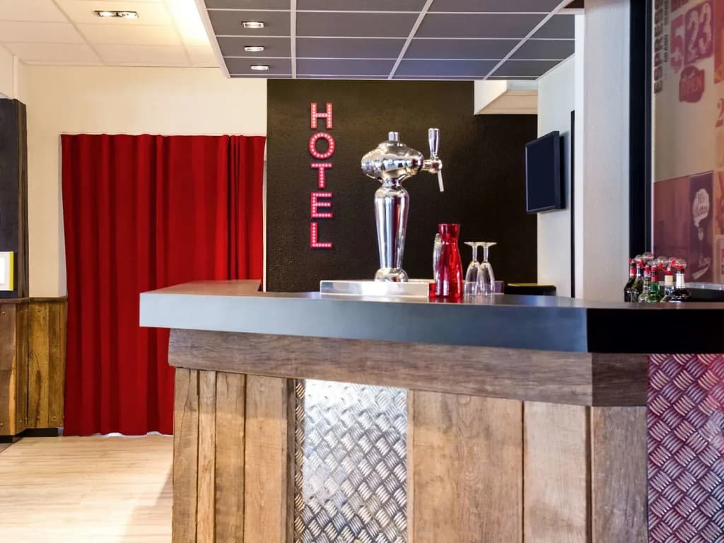 ibis Styles Chartres - Photo 2
