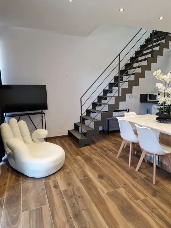 Chic & Central - Your Retreat in Le Mans - Miniature 7