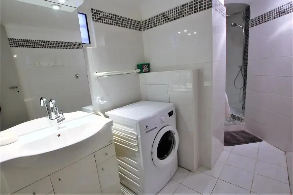 Sea View Apartment - Miniature 6