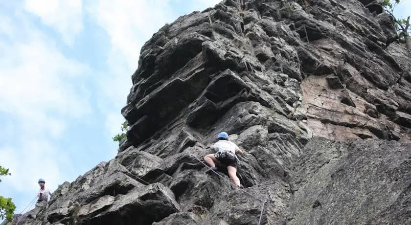 Camping Des Rochers Des Parcs - Photo 2