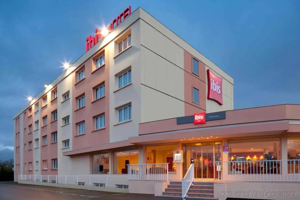 ibis Tarbes Odos - Photo 1