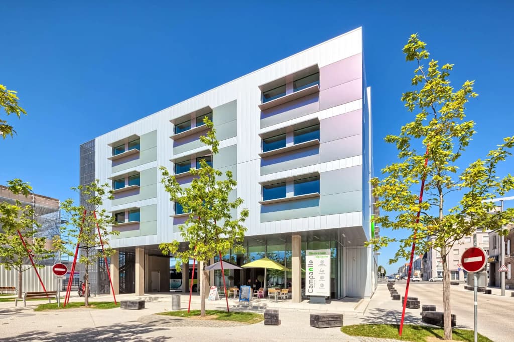 Campanile PRIME - La Roche Sur Yon Centre Gare - Photo 1