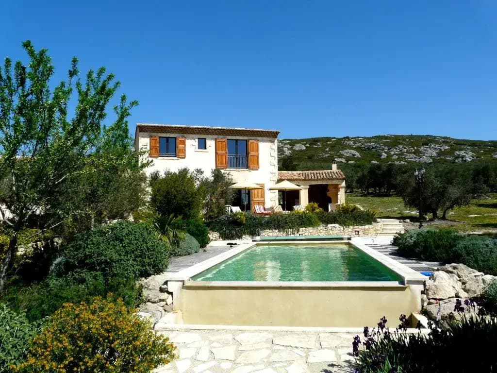 Magnifique Propriété Avec Piscine Privée Chauffée, Superbe Vue Sur Les Oliveraies Des Alpilles, Située À Mouriès, 10 Perso...