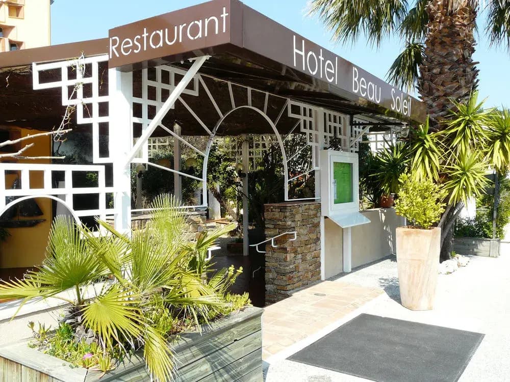 Hôtel Beau Soleil - Photo 1