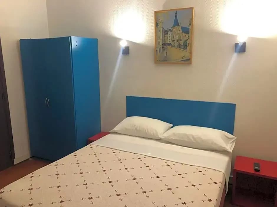 Hotel Chevallier - Photo 2