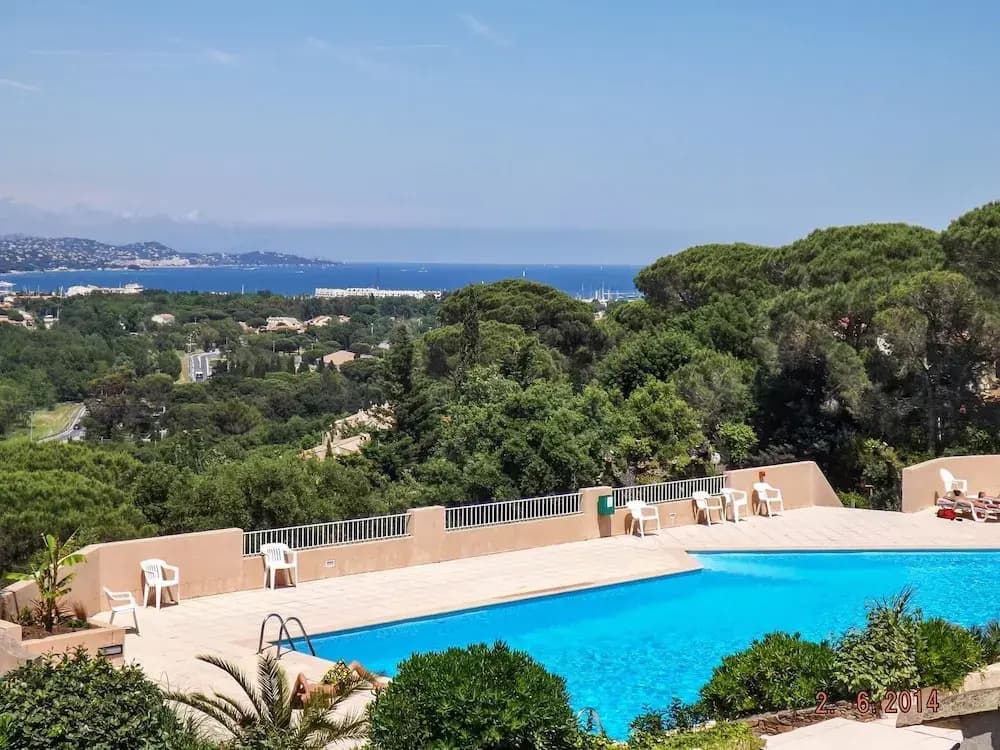 House With one Bedroom in Cogolin, With Wonderful sea View, Pool Acces - Miniature 7