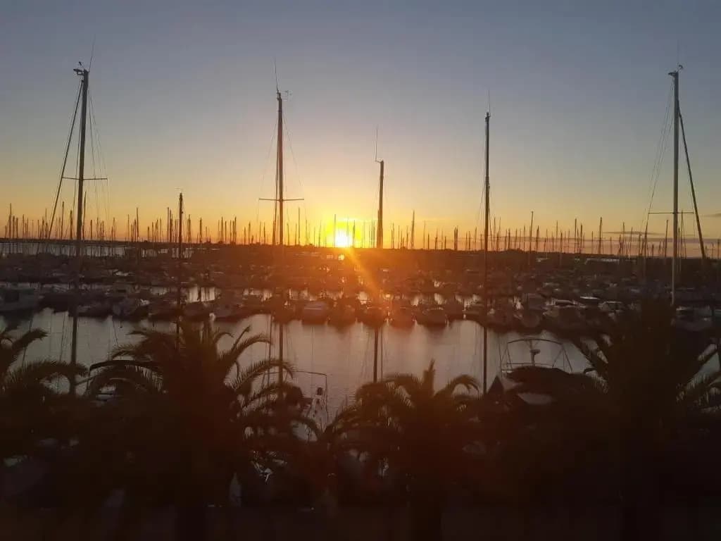 T2 sur le port avec parking - Photo 5
