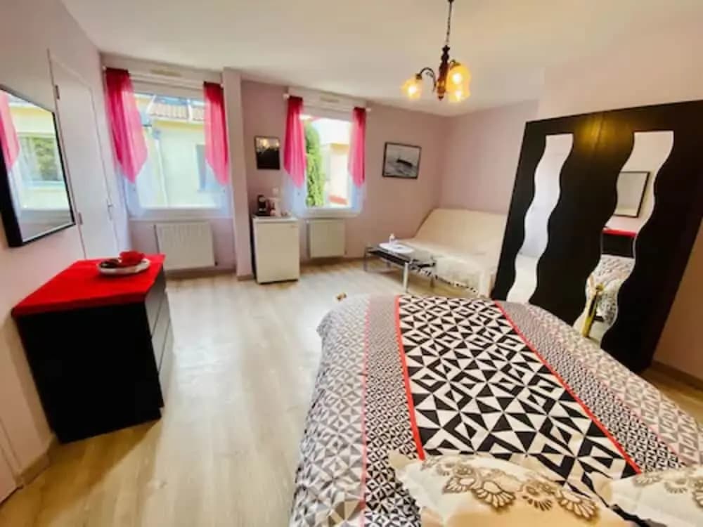 Reims Sherpa Guest House - Miniature 6