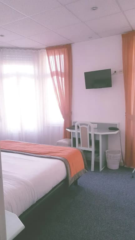 Hotel Escurial - Photo 4